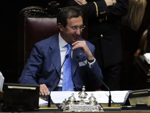 Di Pietro: Il Cav coniglio 
Fini se la ride e domani 
fa campagna elettorale