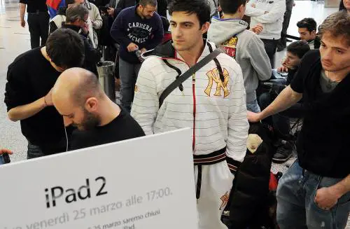 I nuovi divi? Sono di plastica LiPad2 fa più code dei Beatles