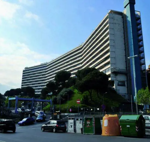 Ora lospedale San Martino  «scippa» il parcheggio ai taxi