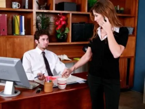 Tutti al lavoro. Per tradire meglio