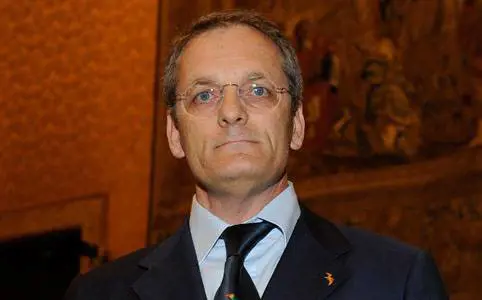 Dopo la telefonata di un senatore Idv 
giudice cambia il destino di un bimbo