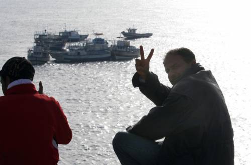 L'urlo di Lampedusa: "Ora basta" 
Sei navi svuoteranno l'isola