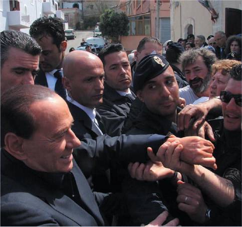 L'EDITORIALE 
Lampedusa liberata 
Riecco Berlusconi