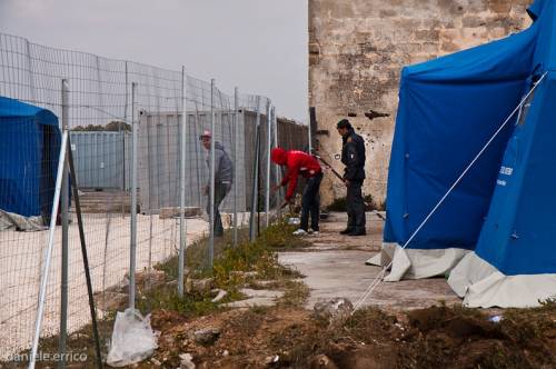 Scoppia il caso Manduria 
150 tunisini già in fuga
 
Guarda le immagini