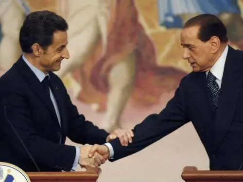 Immigrati, dopo le liti  
ora si cerca l’accordo:  
presto vertice Cav-Sarkò