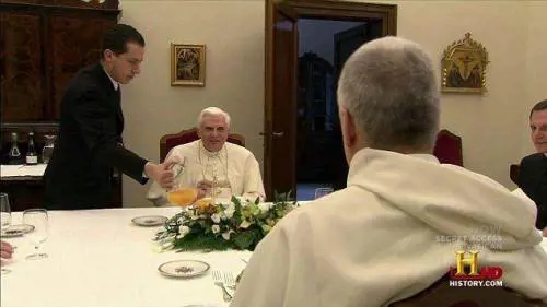 Pianoforte e aranciata 
ecco come si rilassa 
Papa Benedetto XVI