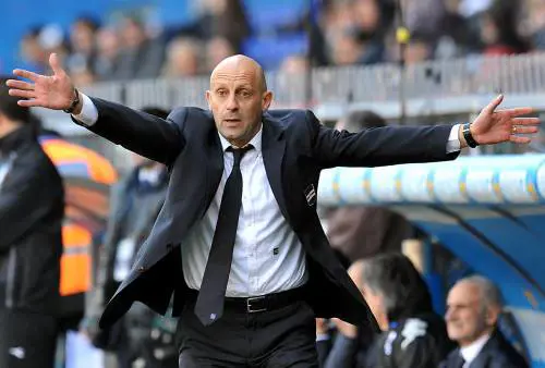 Samp, mondo allincontrario: caccia Mazzarri e tiene Cavasin