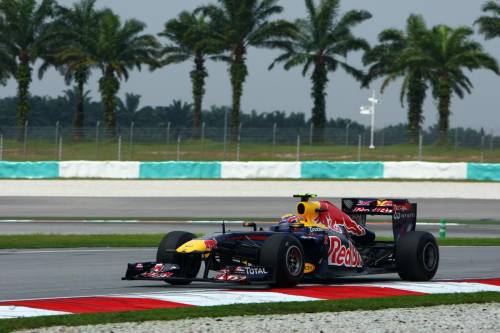 La Formula 1 a Sepang 
Webber vola nelle libere 
Alonso chiama la pioggia