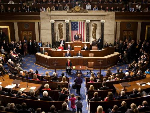 Scandalizzati per le risse nel nostro Parlamento? 
Politici Usa passano il 27% del tempo a insultarsi 