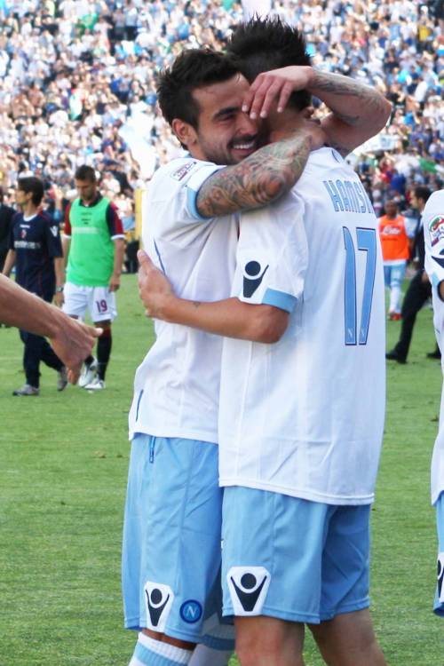 Calcio, Napoli batte Bologna e sogna lo scudetto