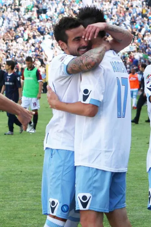 Calcio, Napoli batte Bologna e sogna lo scudetto