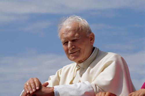Il decreto del Vaticano: 
"E' possibile dedicare 
le chiese a Wojtyla"