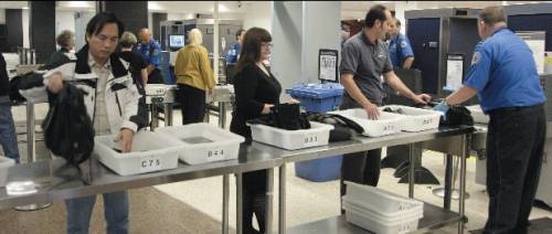 Bottiglie in aereo, nuove norme 
Ora è rischio caos agli imbarchi