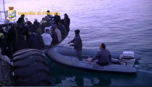 Immigrazione, altri sbarchi in Sicilia: 
a Pantelleria sono morte due donne