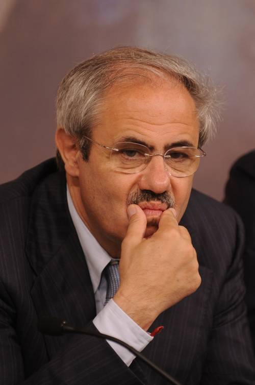 Sicilia, Bersani scarica il governatore Lombardo: 
"Cambia la posizione del Pd dopo le inchieste"