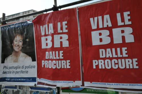 Polemiche sul manifesto 
"Via le br dalle procure" 
E Bruti Liberati insorge