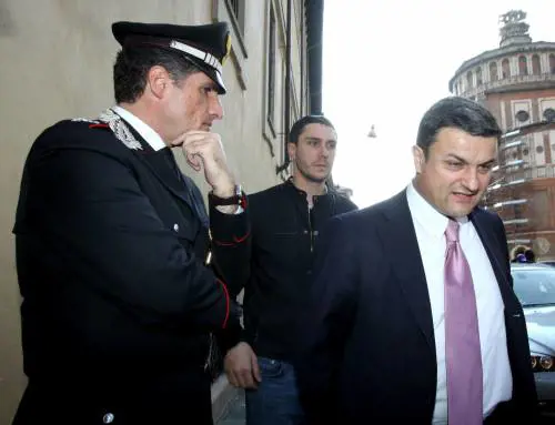 Manifesti Br-Procure, l'autore non molla: "Sciopero della fame"