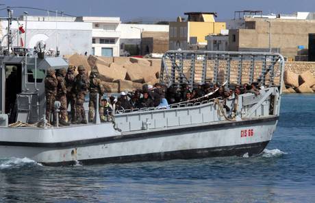 Lampedusa, sbarcano altri 760 immigrati
 
Frattini: "E' stato organizzato da Gheddafi"