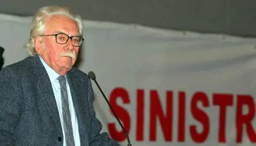 Asor Rosa spara ancora: 
"Berlusconi un golpista 
e Ferrara è un sicario"