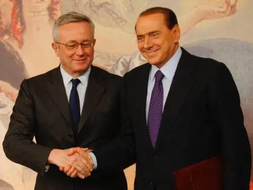 Governo, Berlusconi media con Tremonti: 
"La fiducia c'è ma devi abbassare le tasse"