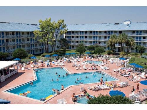Orlando, una bimba cade  
dal balcone di un hotel 
Turista la prende al volo 