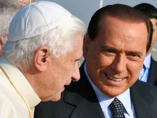 Immigrazione, Berlusconi scrive al Santo Padre 
"L'Italia è impegnata a sostenere chi soffre"