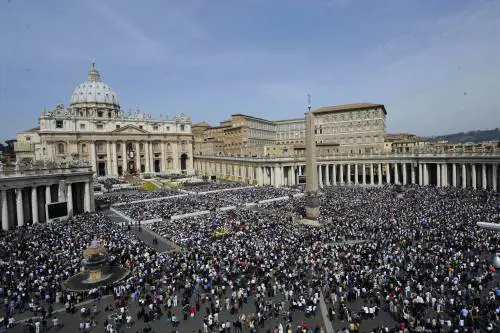 In 100mila per il Papa: 
"Accogliamo i profughi"