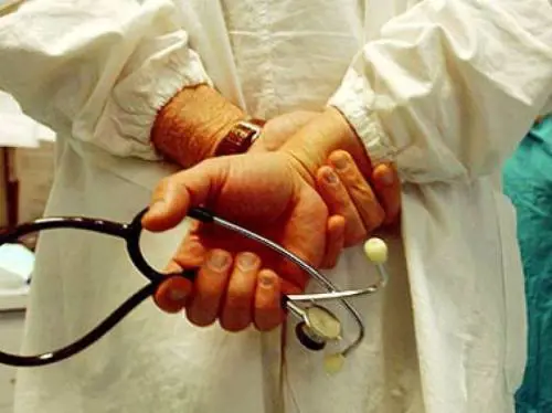 Salerno, morta una donna incinta di due gemelli 
Indagati 7 medici, altri casi sospetti in ospedale