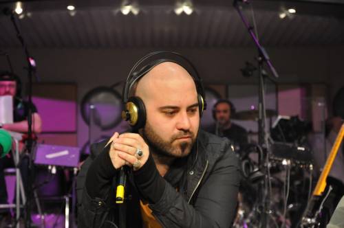 Su Radio2 Giuliano Sangiorgi torna a cantare 
A febbraio l'intervento alle corde vocali