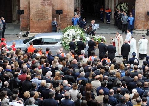 Alba, in trentamila ai funerali di Ferrero
 
Presenti il premier e la regina del Belgio