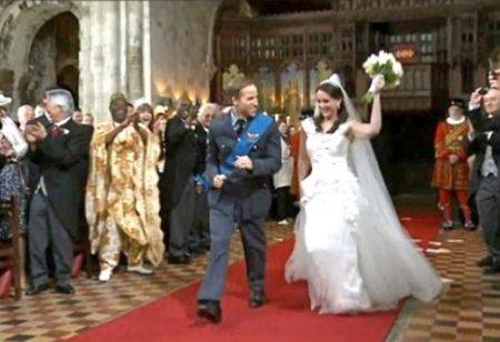 Londra, cresce l'attesa per il sì tra Will e Kate 
E spopola sul web la parodia del matrimonio