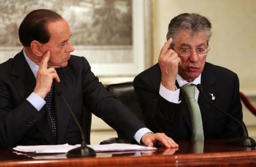 Libia, Bossi: "E' pronta la mozione" 
Ma il Cav: "Stiamo risolvendo tutto"