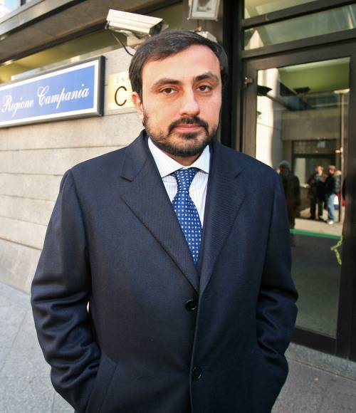 Campania, consigliere Pd 
condannato per molestie 
alle figlie dell'ex moglie