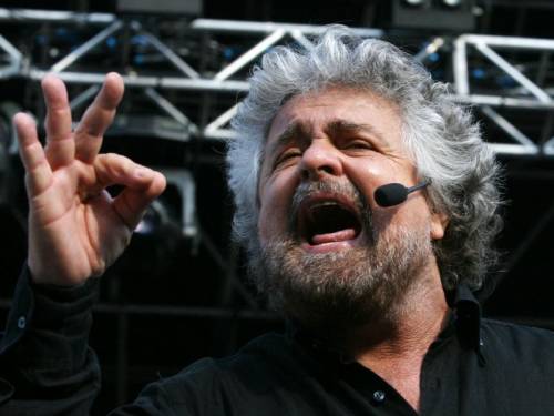 Grillo attacca Santoro: 
"Chiudi Annozero", e lui: 
"Lo pensa anche il Cav"