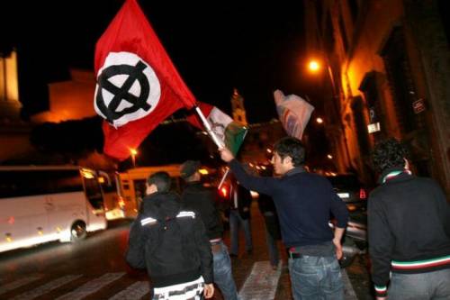 Cassazione: mostrare simboli fascisti allo stadio è un reato