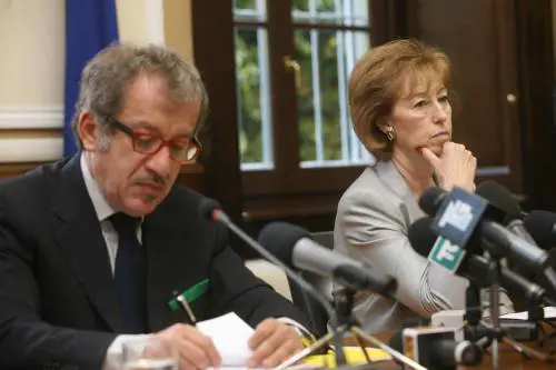 Maroni con la Moratti: "Il prossimo obiettivo è zero campi abusivi"