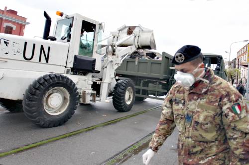Emergenza rifiuti, Napoli non è stata di parola 
Ma Berlusconi assicura: "Rimando l'esercito"