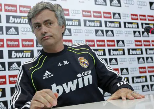 Uefa, stangata su Mourinho: cinque giornate
