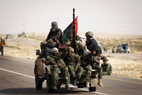 I ribelli libici: "L'Italia ci rifornirà di armi" 
Ma la Farnesina: "Smentiamo categoricamente"