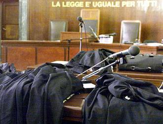 Onore ai giudici uccisi 
Ma non dimentichiamo 
gli errori delle toghe