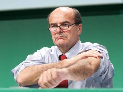 Bersani "spegne" la tv: 
"Tg dettati dal premier" 
E l'Agcom interviene