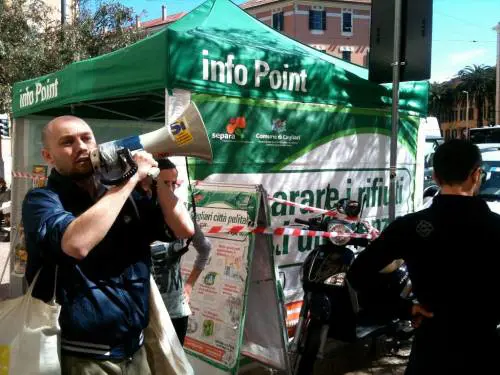 Le "strane" idee dell candidato finiano a Cagliari: 
gli israeliani sono assassini e gli americani bestie