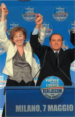 La Moratti torna all’attacco e Berlusconi la difende: "Pisapia amico dei violenti"