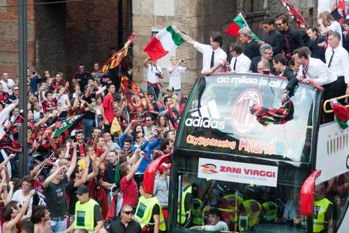 Milano si tinge di rossonero: Allegri in trionfo 
In 50mila festeggiano il diciottesimo scudetto