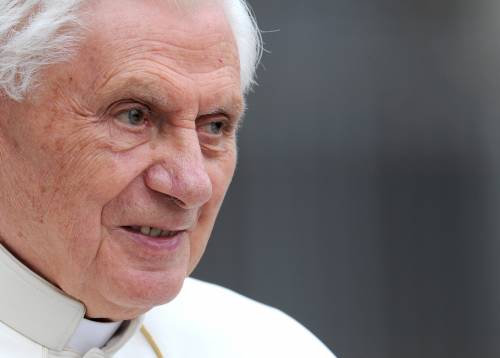 Da Benedetto XVI un nuovo appello alla pace: 
"Basta morti in Libia e Siria, fermare le violenze"