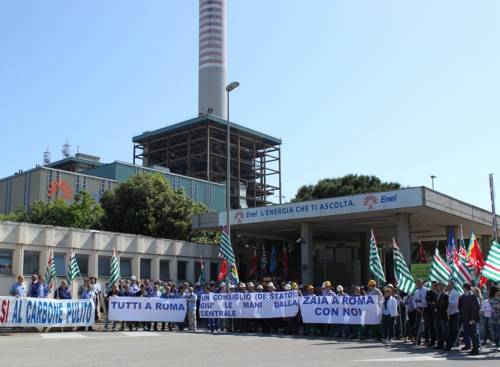 Porto Tolle, gli operai vogliono il carbone 
ma i giudici fanno gli ecologisti e bloccano tutto