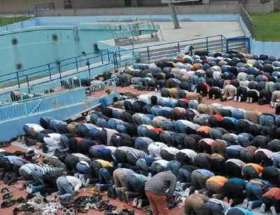 "Moschea al posto della piscina olimpionica"