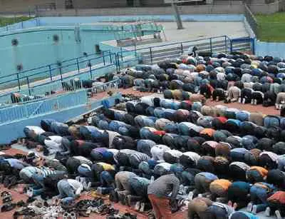 "Moschea al posto della piscina olimpionica"