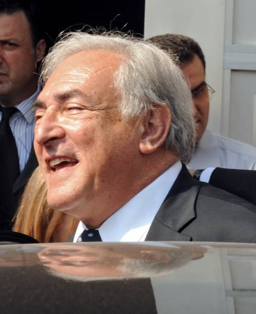 Strauss-Kahn, la mossa per evitare le accuse: 
offerti soldi alla famiglia della donna in Guinea