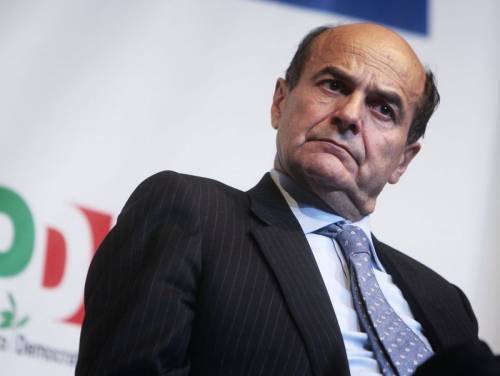 Bersani torna alla carica: 
"Scippo sul nucleare 
Multe ai tg? Paghi il Cav"